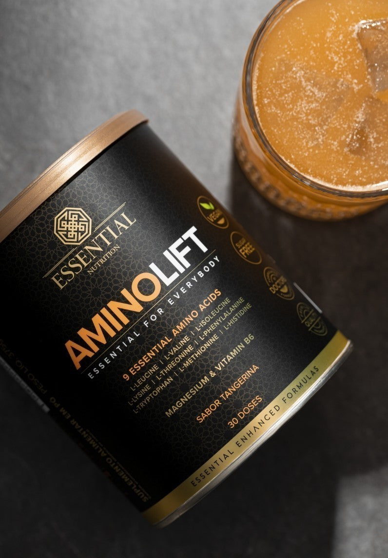 Aminolift Tangerina preparado no copo ao lado da lata