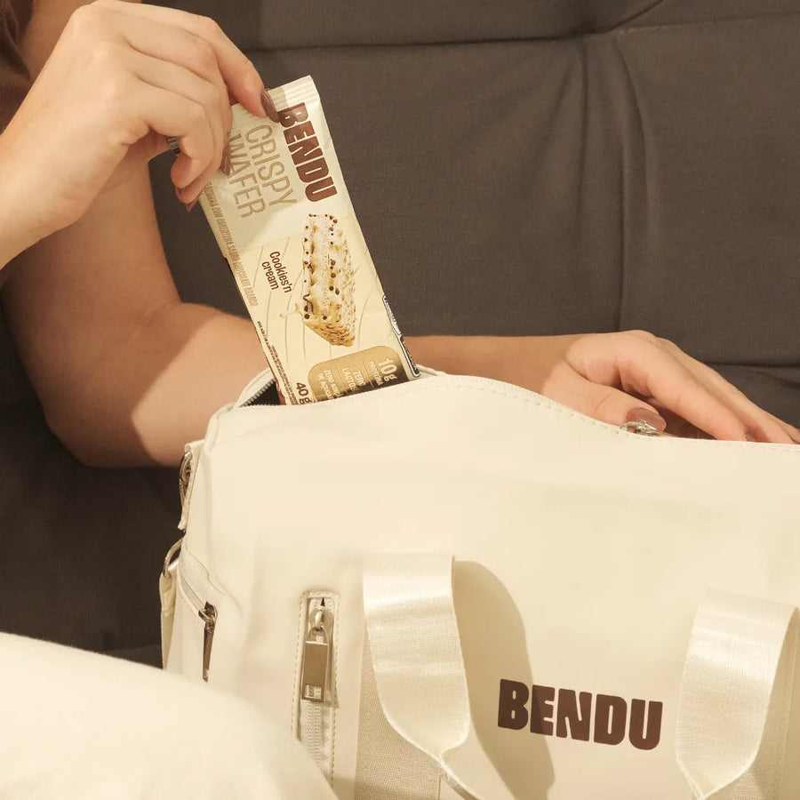 Crispy Wafer sendo guardado na bolsa