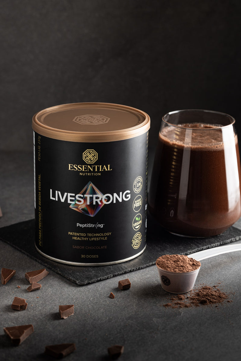 LiveStrong com PeptiStrong Essential Nutrition — shake preparado