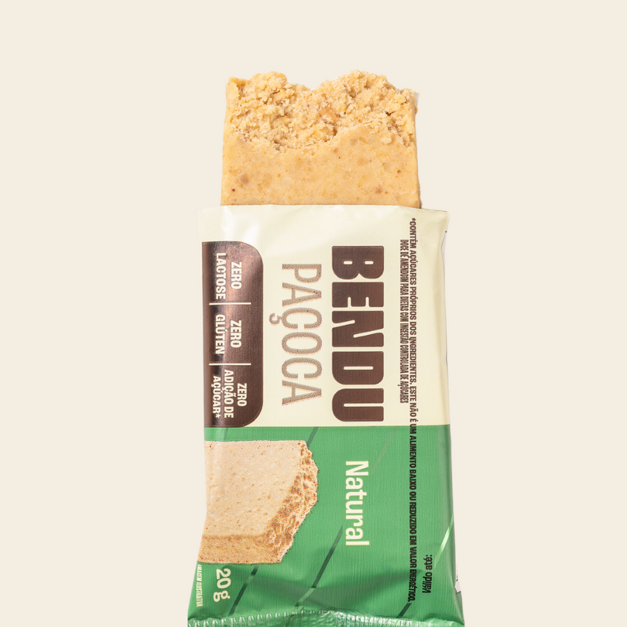 Paçoca Natural Bendu 20 g sobre a embalagem aberta