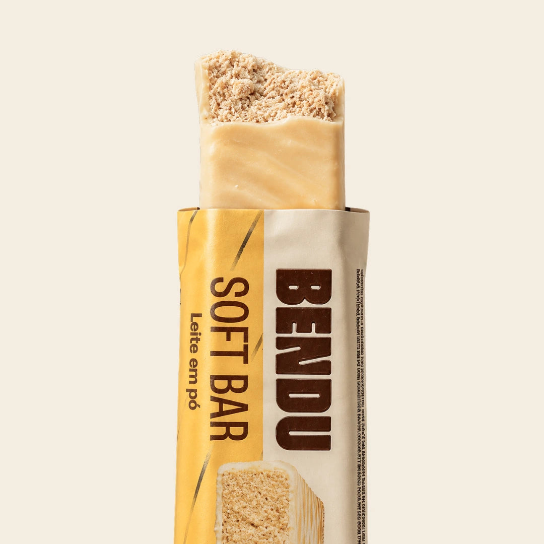 Soft Bar Leite em Pó aberta mostrando o recheio prensado macio