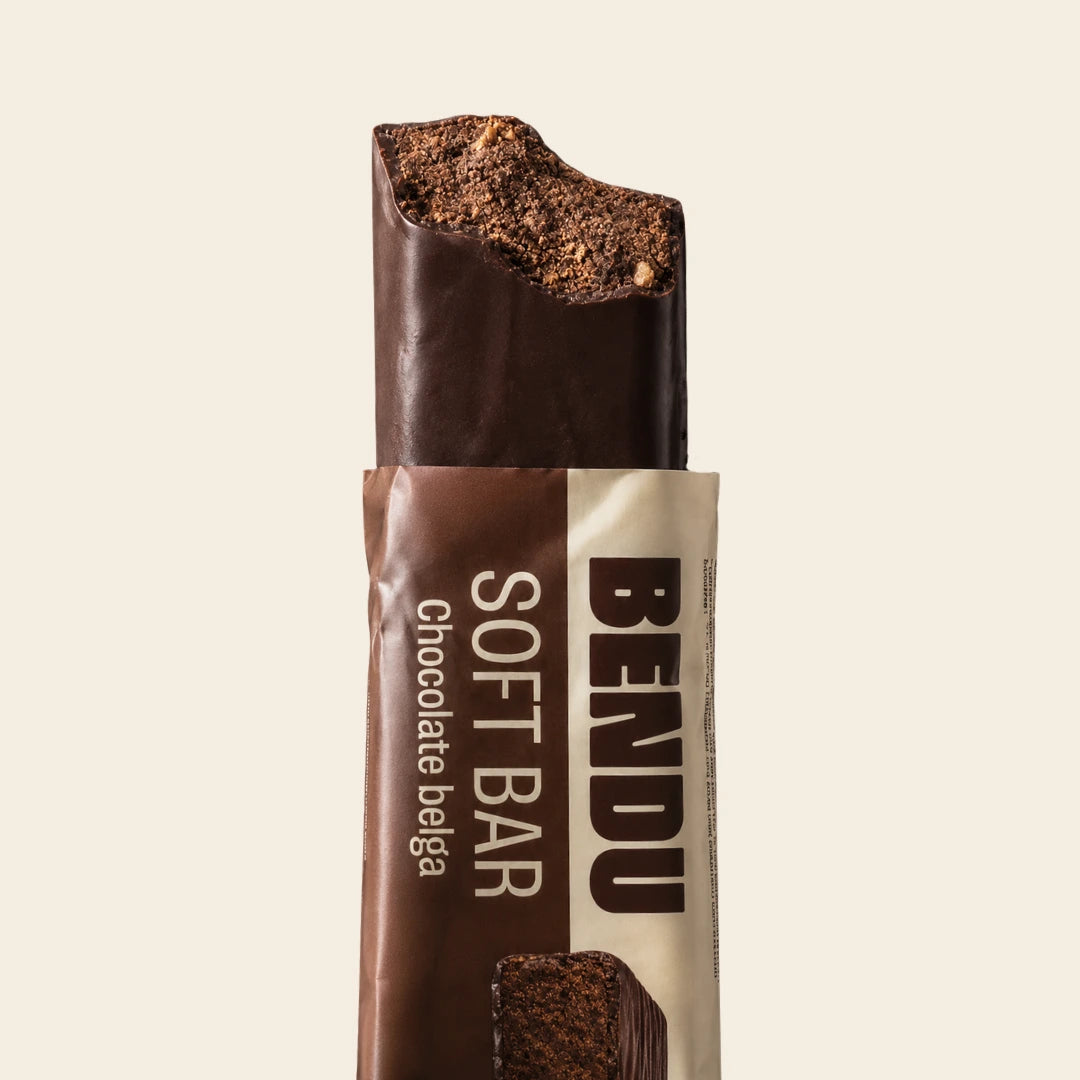Soft Bar Chocolate Belga Bendu 45 g aberta com cobertura de chocolate
