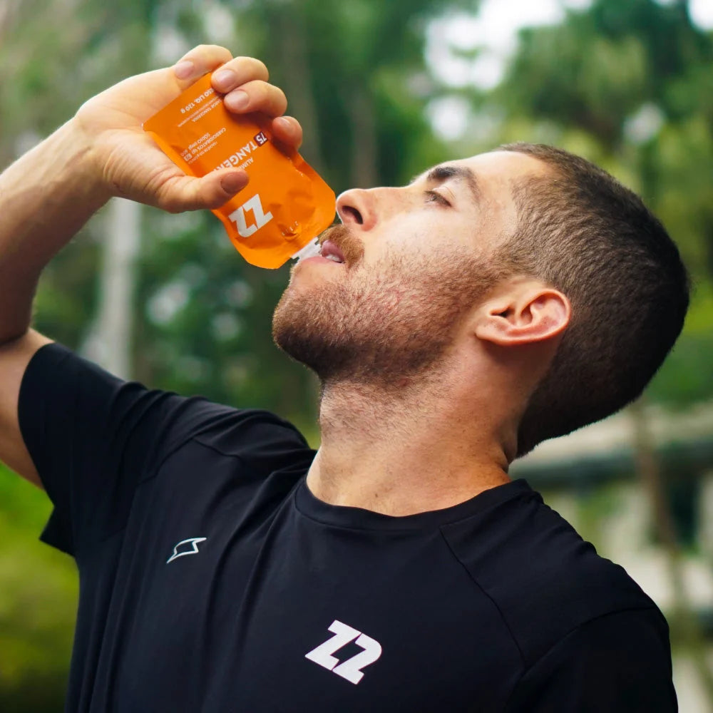 Atleta consumindo o Z2 Tangerine em movimento
